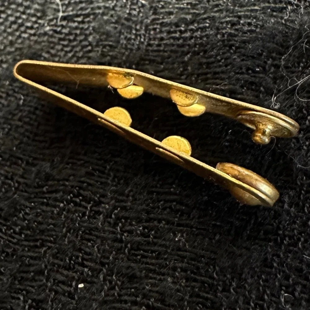 Vintage WILSNAP Gold Tone Engraved Tie‎ Clip Mid Century Tiki